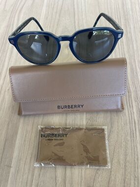 Burberry Navy Blue Round Sunglasses with Brown Case